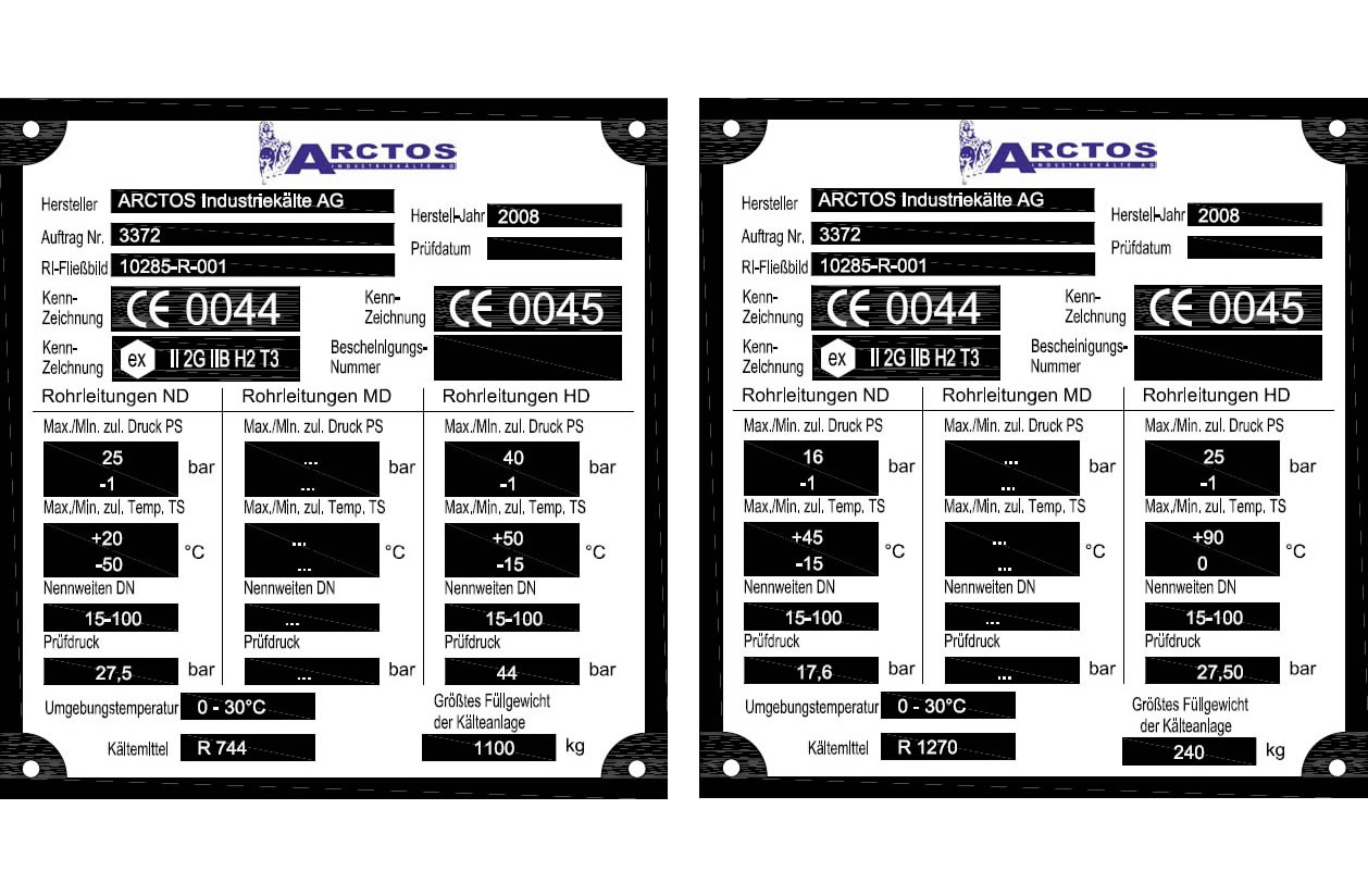 Typenschilder für die beiden Kältekreisläufe der CO2 / Propen-Kaskadenkälteanlage